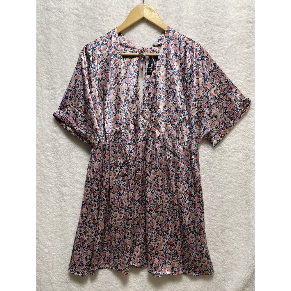 Lulus Floral Satin Mini Dress SZ XL Boho Short Sleeve Pleated V Neck Lightweight - Picture 2 of 9